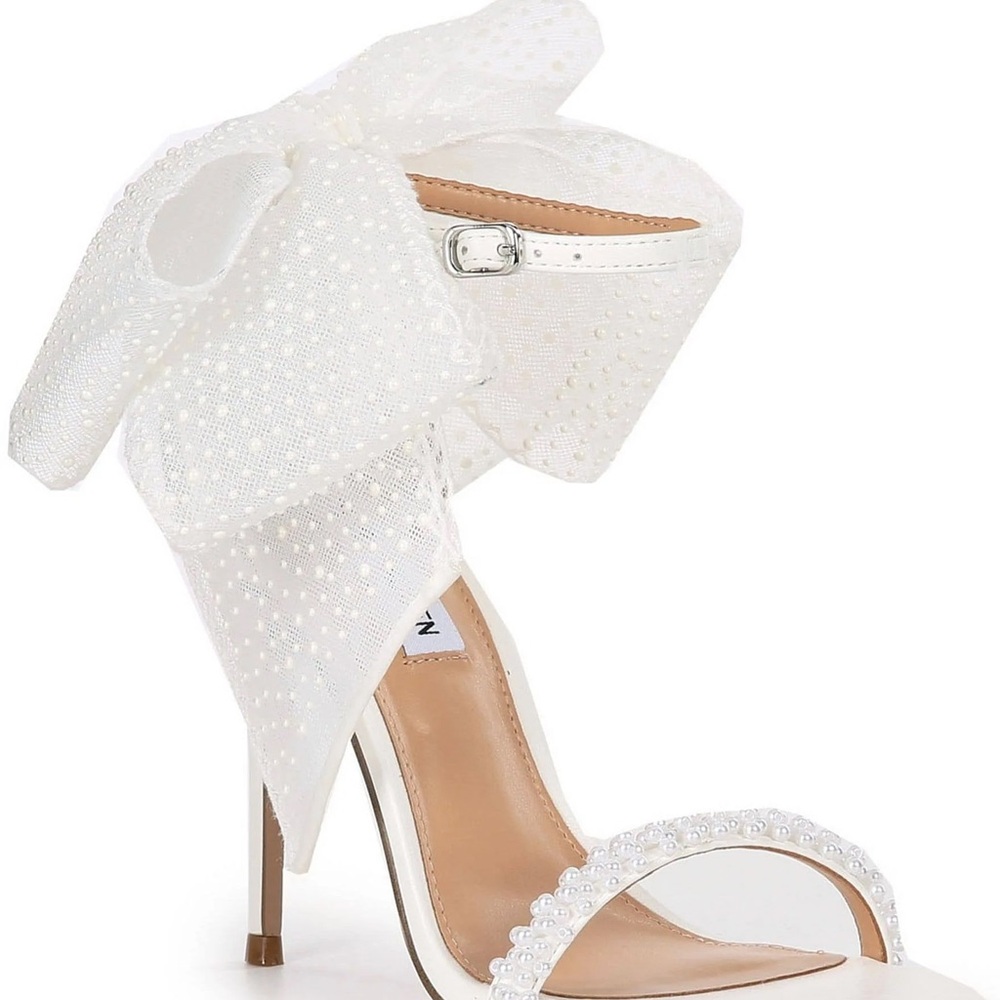 Steve Madden White Heels with Bow Accent